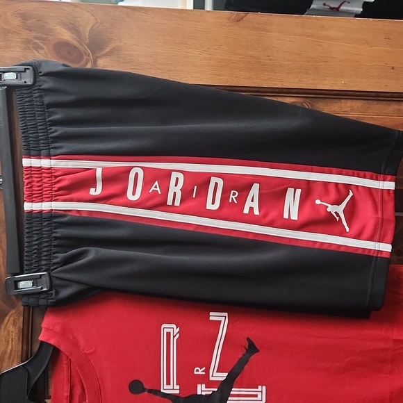 🆕️ Jordan Tee & Shorts - Picture 2 of 5